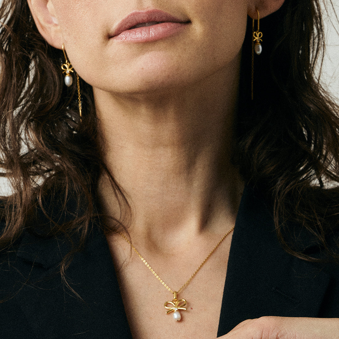 Celebrate Earring Pendant - Polished Gold Plated Sterling Silver with 1 Ferskvandsperle