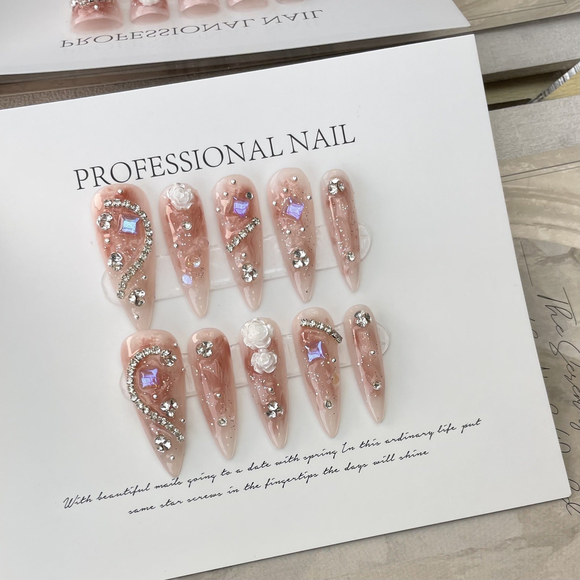 Handgefertigte Phototherapie-Nagellacke Mandel Volldiamant Kamelie