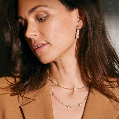 Graceful Flowers Necklace - Matte Sterling Silver with 3 white Ferskvandsperler