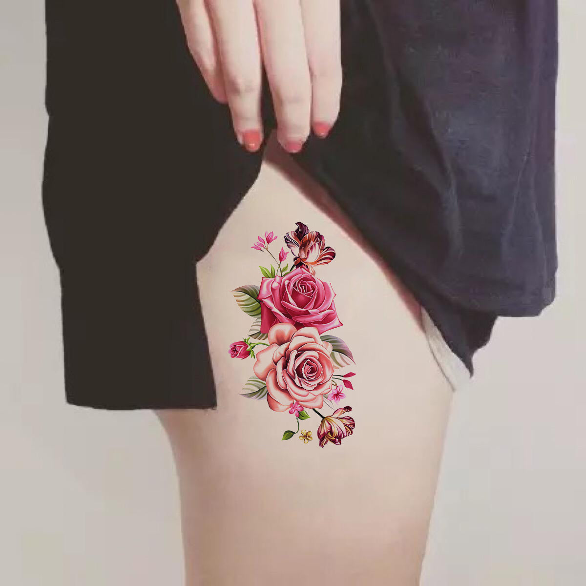 Großes Blumen-Körper-Tattoo
