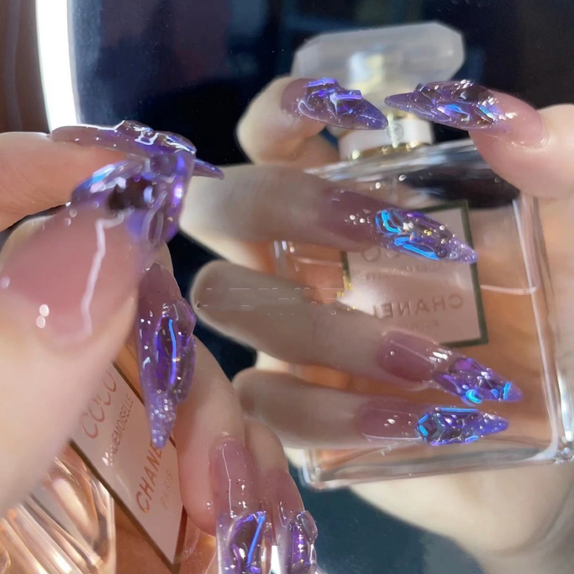 Handgetragenes Nagelflicken-Fertigprodukt