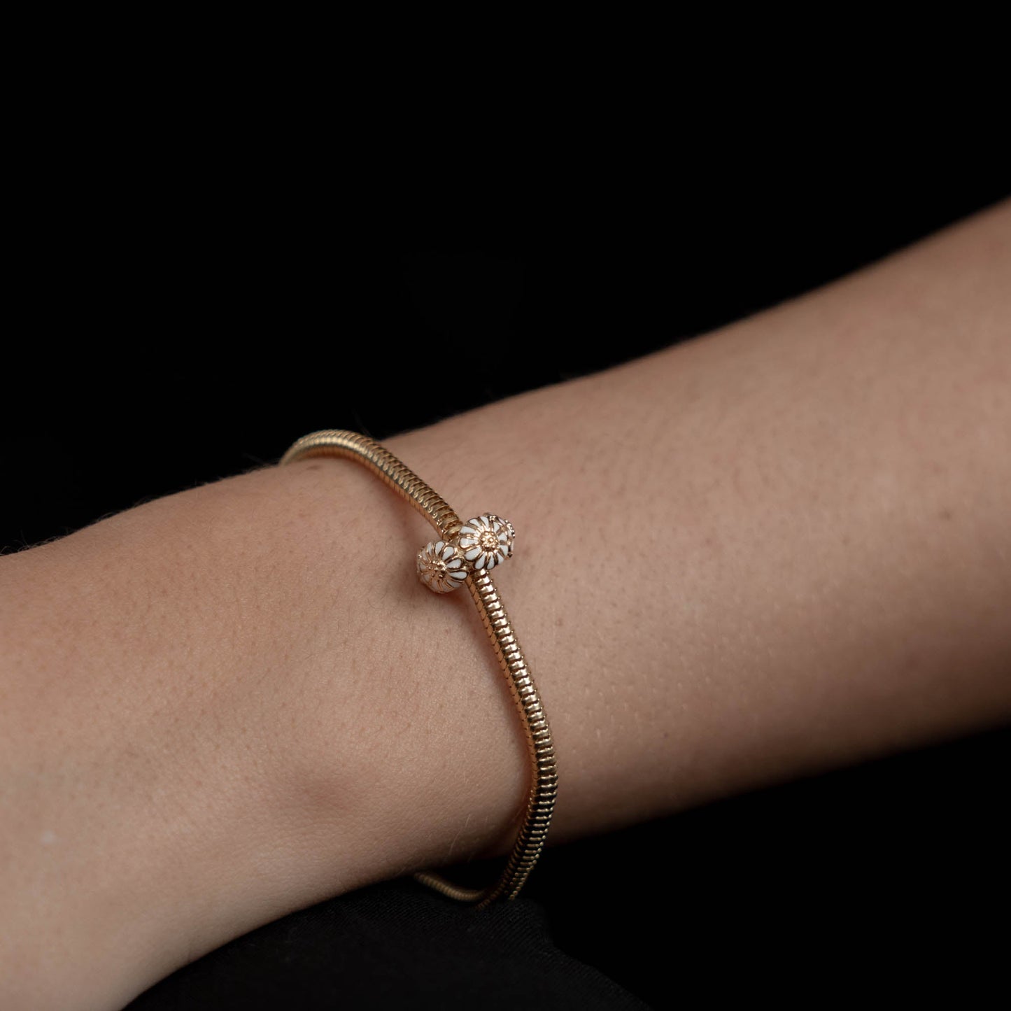 White Marguerite Stopper - Charm 4 mm with Bracelet - Polished Gold-Plated Sterling Silver