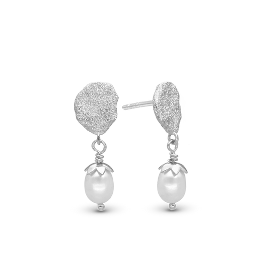 Sparkling Life Dangle Earring - Glitrende Sterling Silver with 6 white Ferskvandsperler