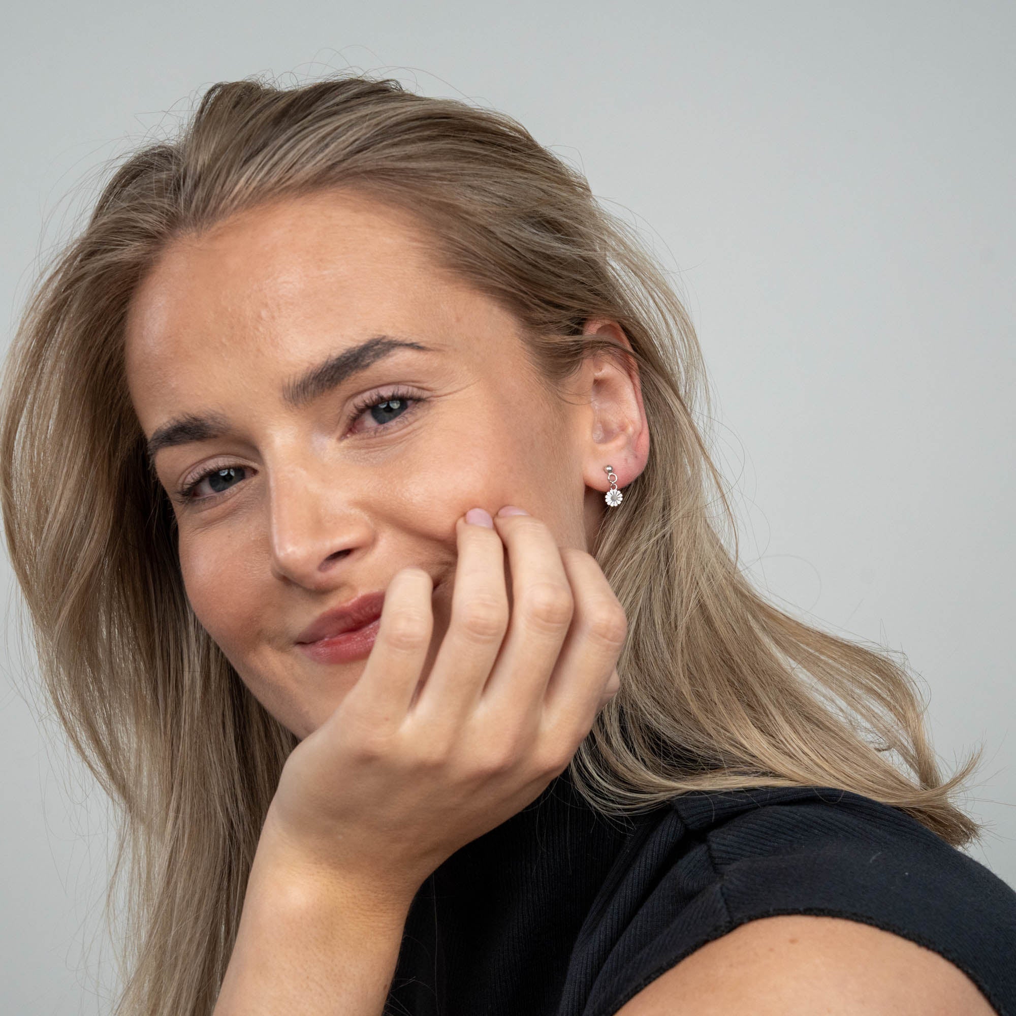 Dangling Marguerite Simple Earring Stud / Single Stud - Polished Sterling Silver