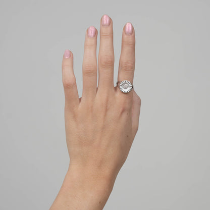 Marguerite Ø15mm Ring - Sterling Silver with 7 white Cubic Zirkonia