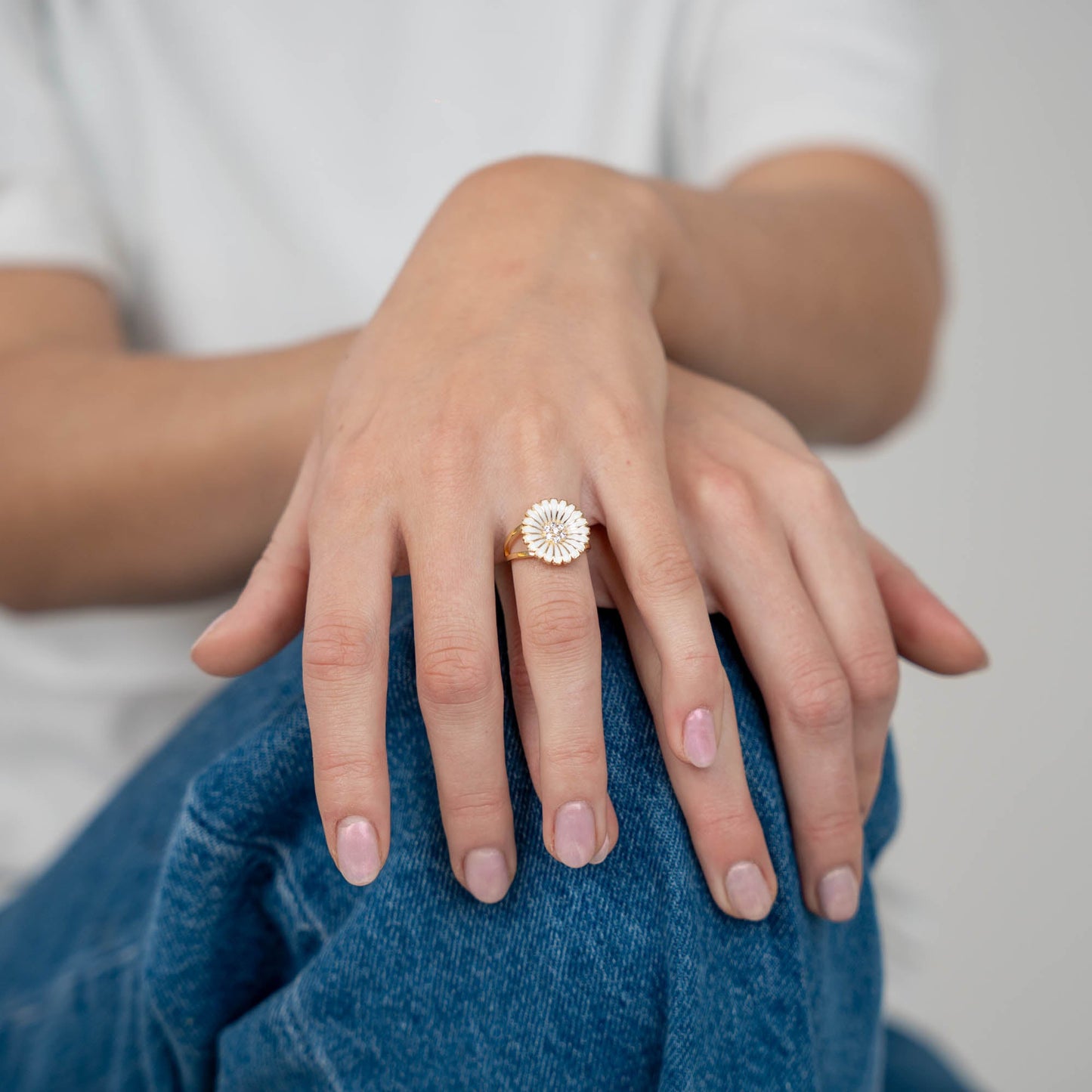 Marguerite Ø15mm Ring - Gold Plated Sterling Silver with 7 white Cubic Zirkonia