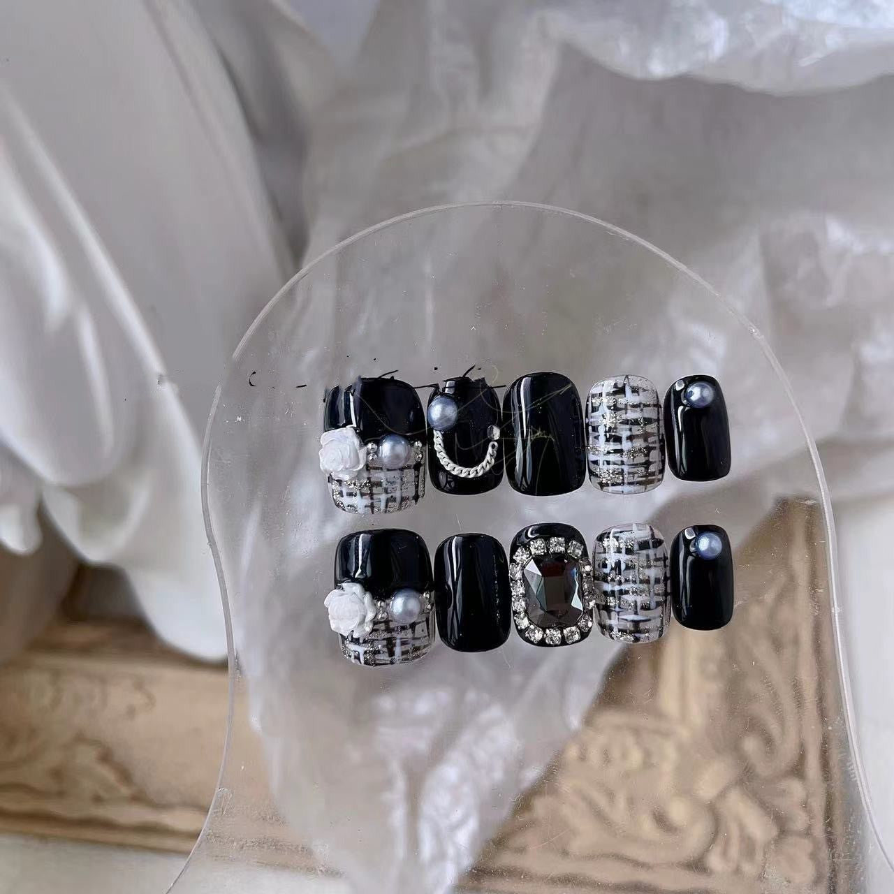 Perlenkette, Nagelflicken