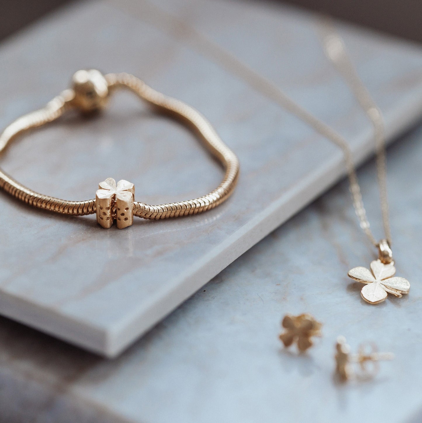 Four Leaf Clover - Charm 4 mm with Bracelet - Brushed Golded Sterling Silvert