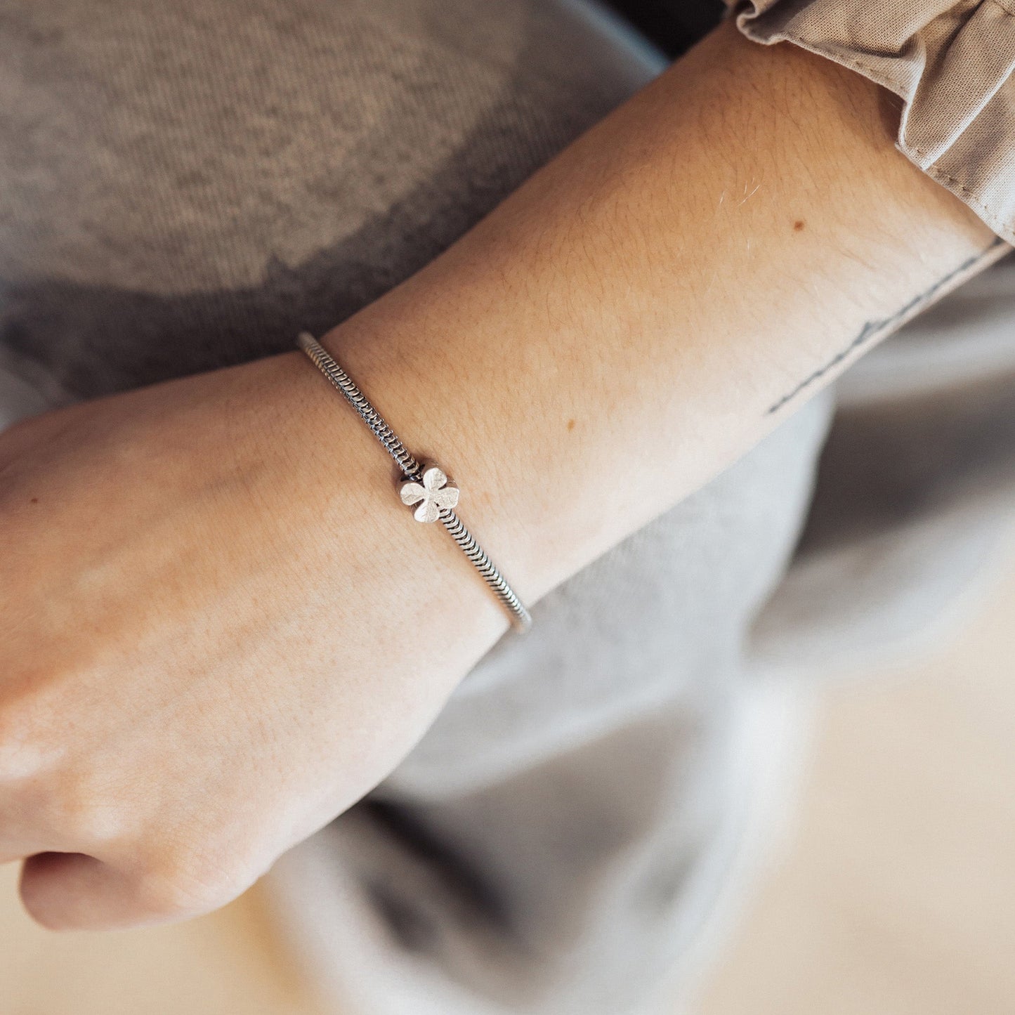 Four Leaf Clover - Charm 4 mm with Bracelet - Børstet Sterling Sølv