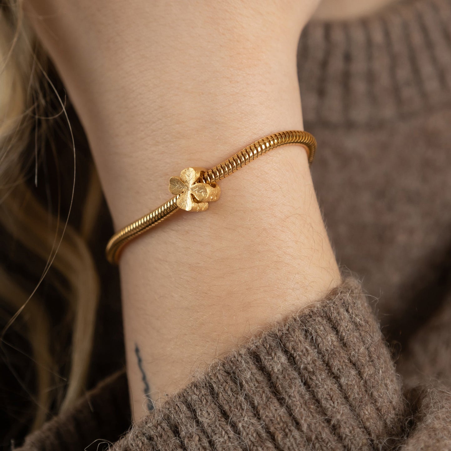 Four Leaf Clover - Charm 4 mm with Bracelet - Brushed Golded Sterling Silvert