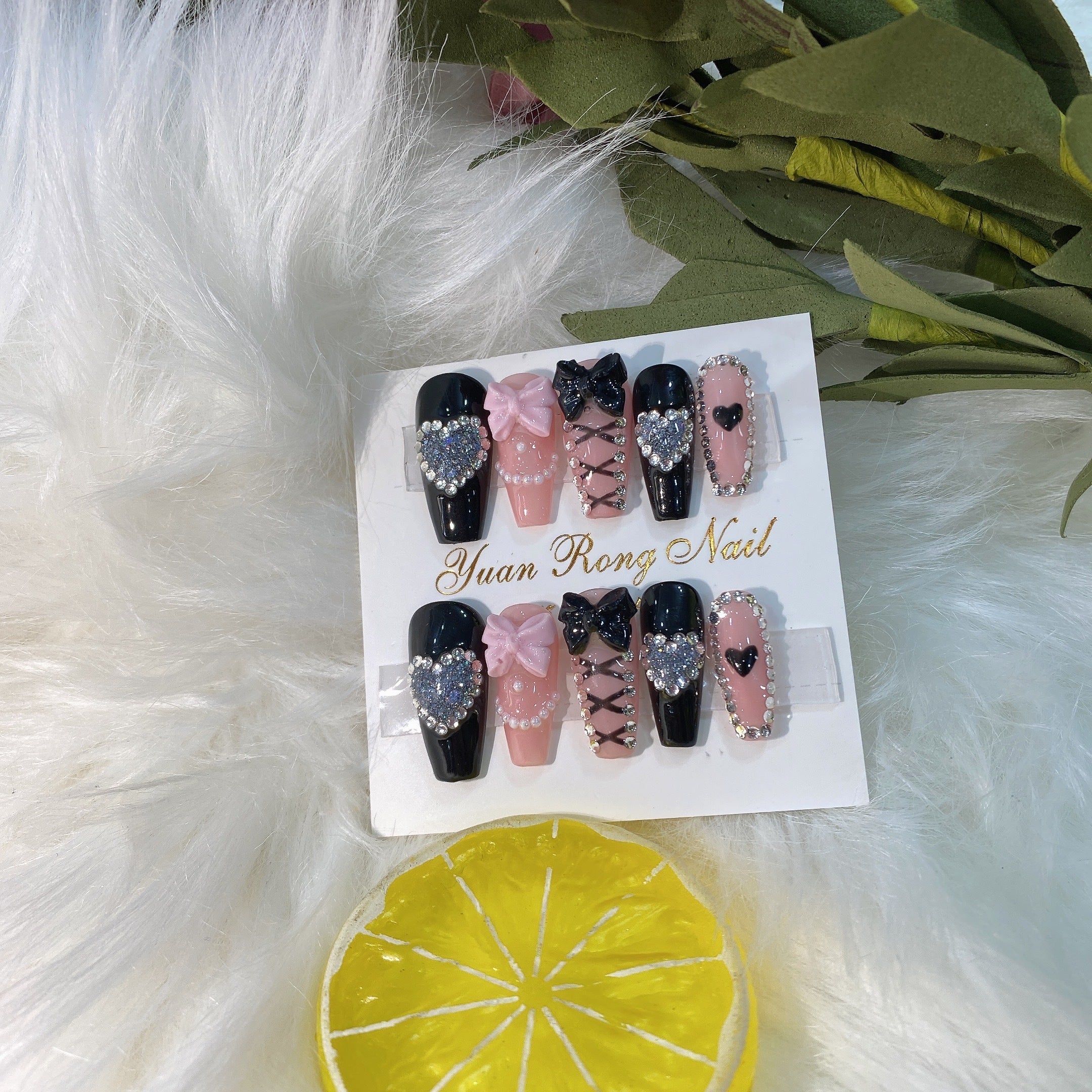 Ein pflegeleichter künstlicher Nagelflicken ist erhältlich